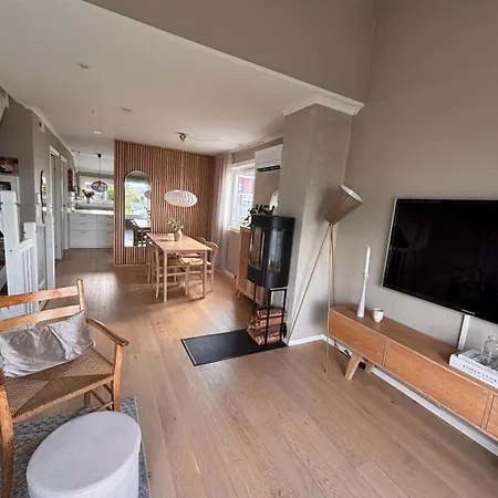 100m From Ons - Small House With 3 Bedrooms